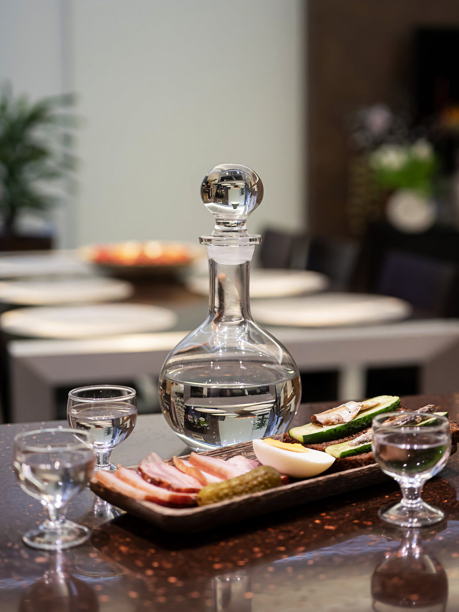 Стеклянный графин с крышкой для вина водки, коньяка 0,5 л. Неман 3109/0.5л — фото 1