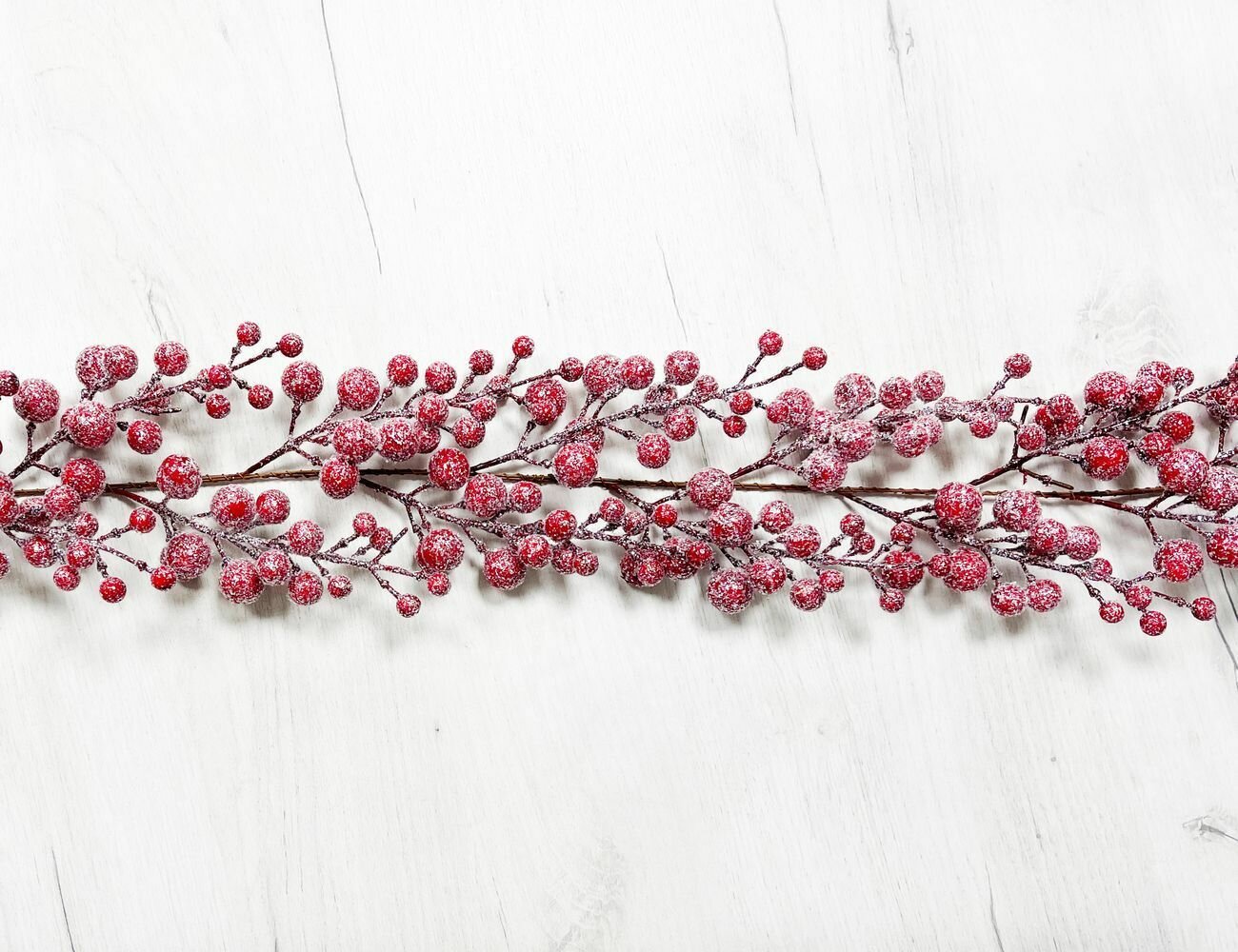 Декоративная гирлянда с ягодами голубой иней180 см Christmas Deluxe 89126