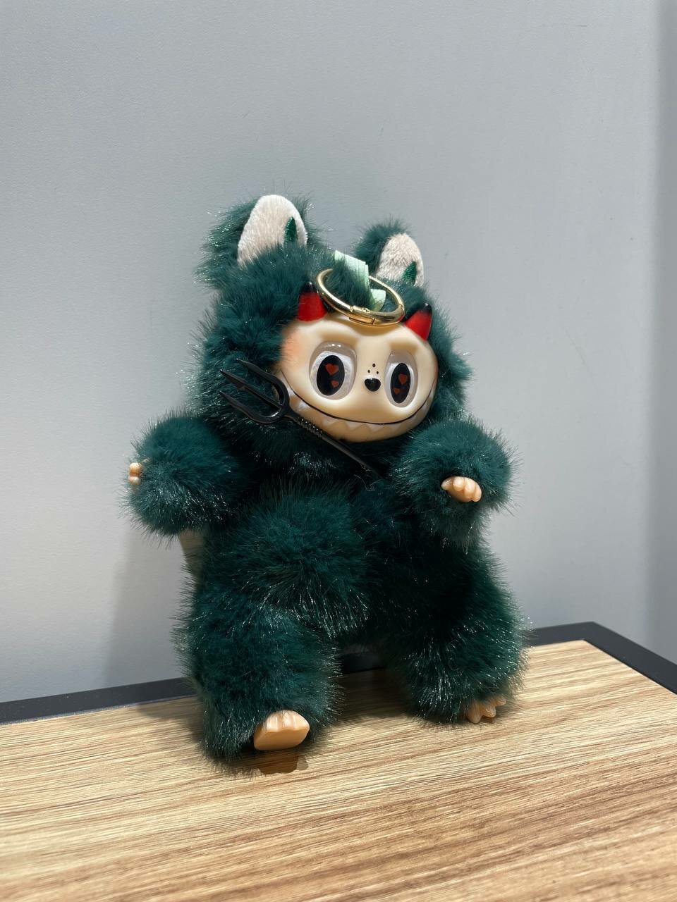 Лабубу мягкая игрушка / брелок Labubu / коллекционный милый LABUBU THE MONSTERS / Demon collection / ТЕМНЫЙ ИЗУМРУД — фото 1