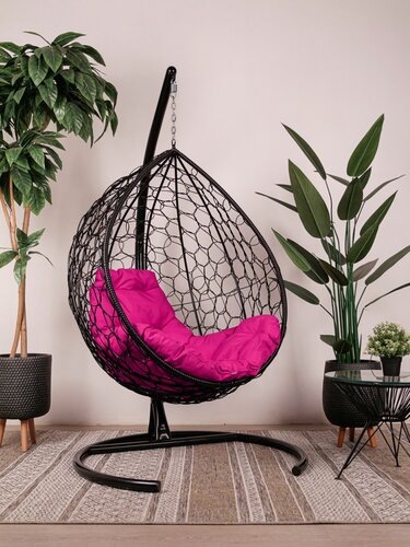 Изображение товара Подвесное кресло капля, с ротангом чёрное, розовая подушка