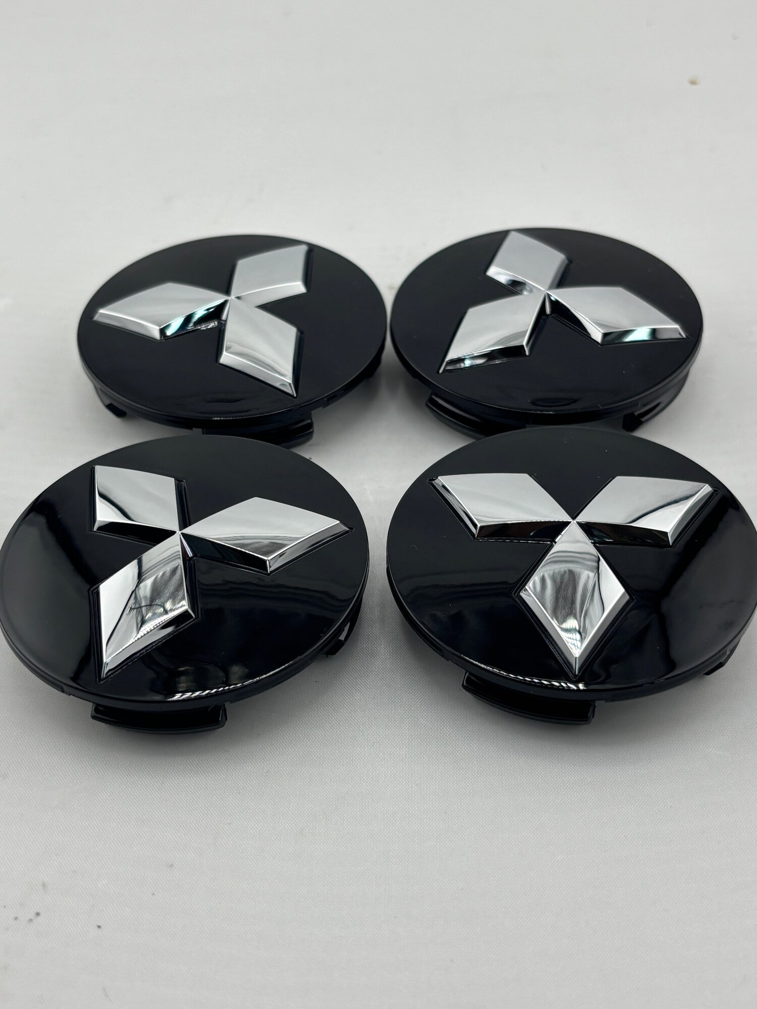 Колпак колеса Mitsubishi 4252A020 черный металлик оригинальный 1 шт.