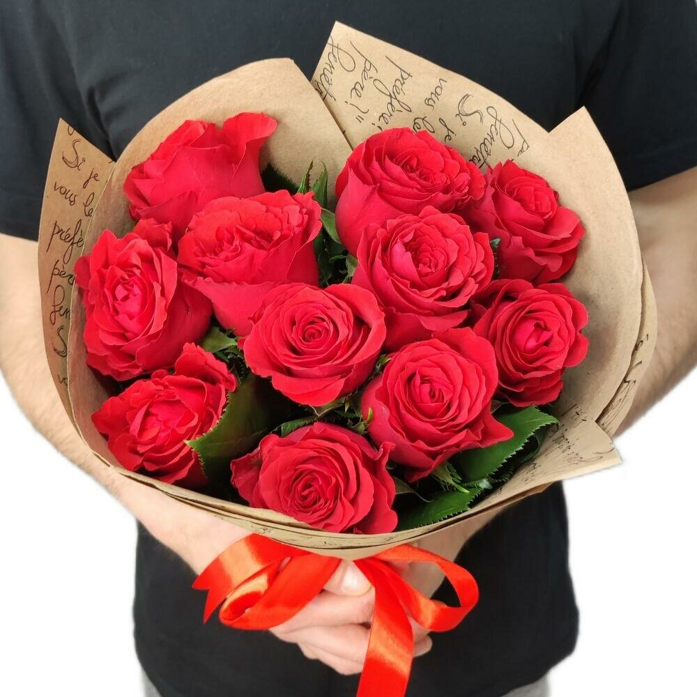 Монобукет " Сила страсти" 11 Кенийских несравненных роз в крафте для избранных
