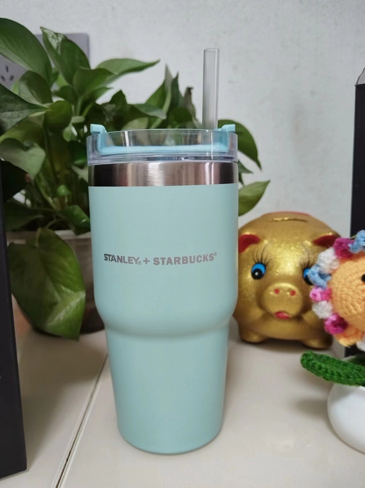 Термокружка Starbucks Stanley, для горячих и холодных напитков, с трубочкой 20oz