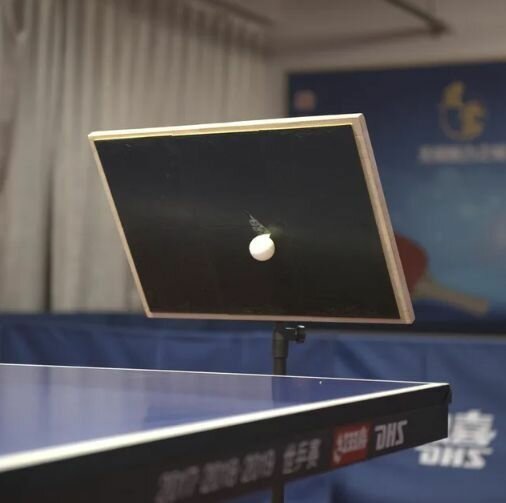 Тренажер для настольного тенниса