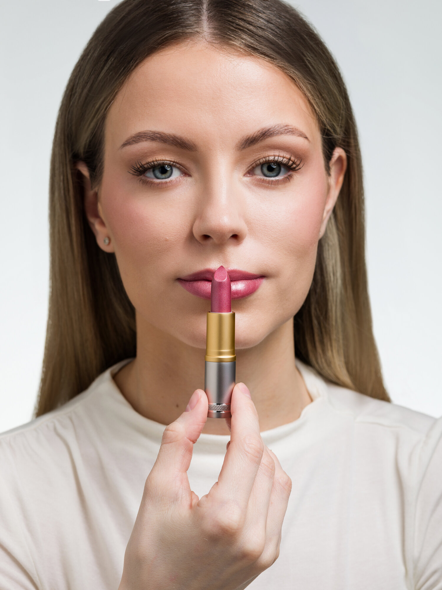 Увлажняющая губная помада Revolline, вишня (бургунди), кремовая текстура, перламутр — фото 1