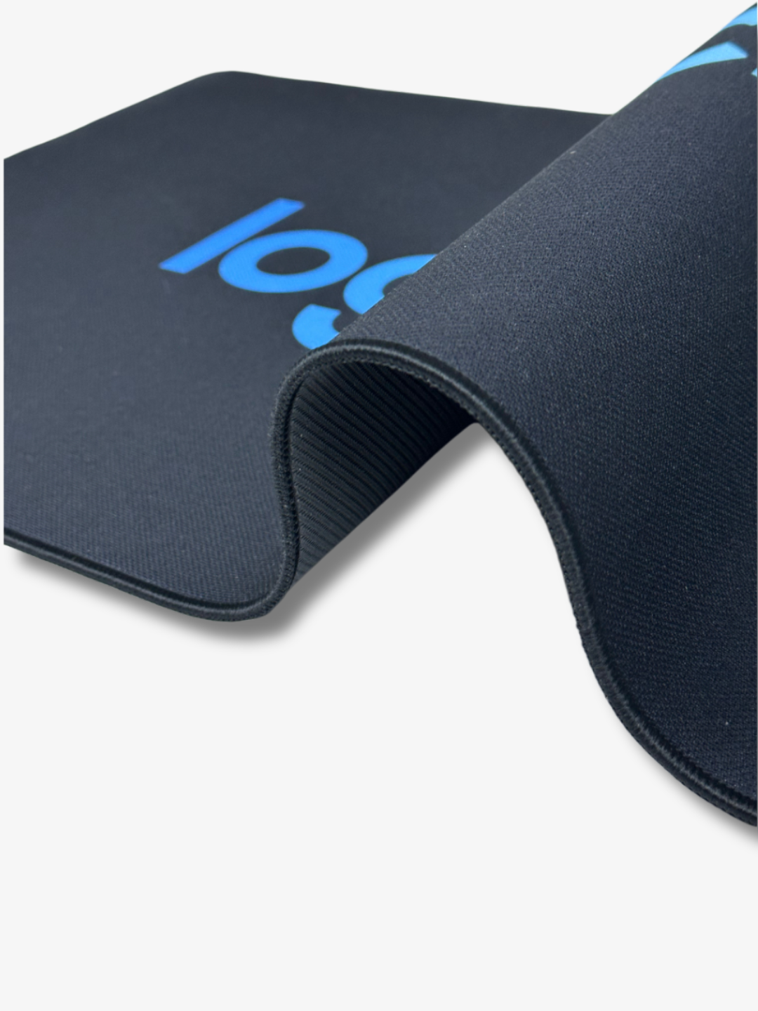 Игровой коврик Logitech, прошитые края, для мыши, 90x40x3 см — фото 1