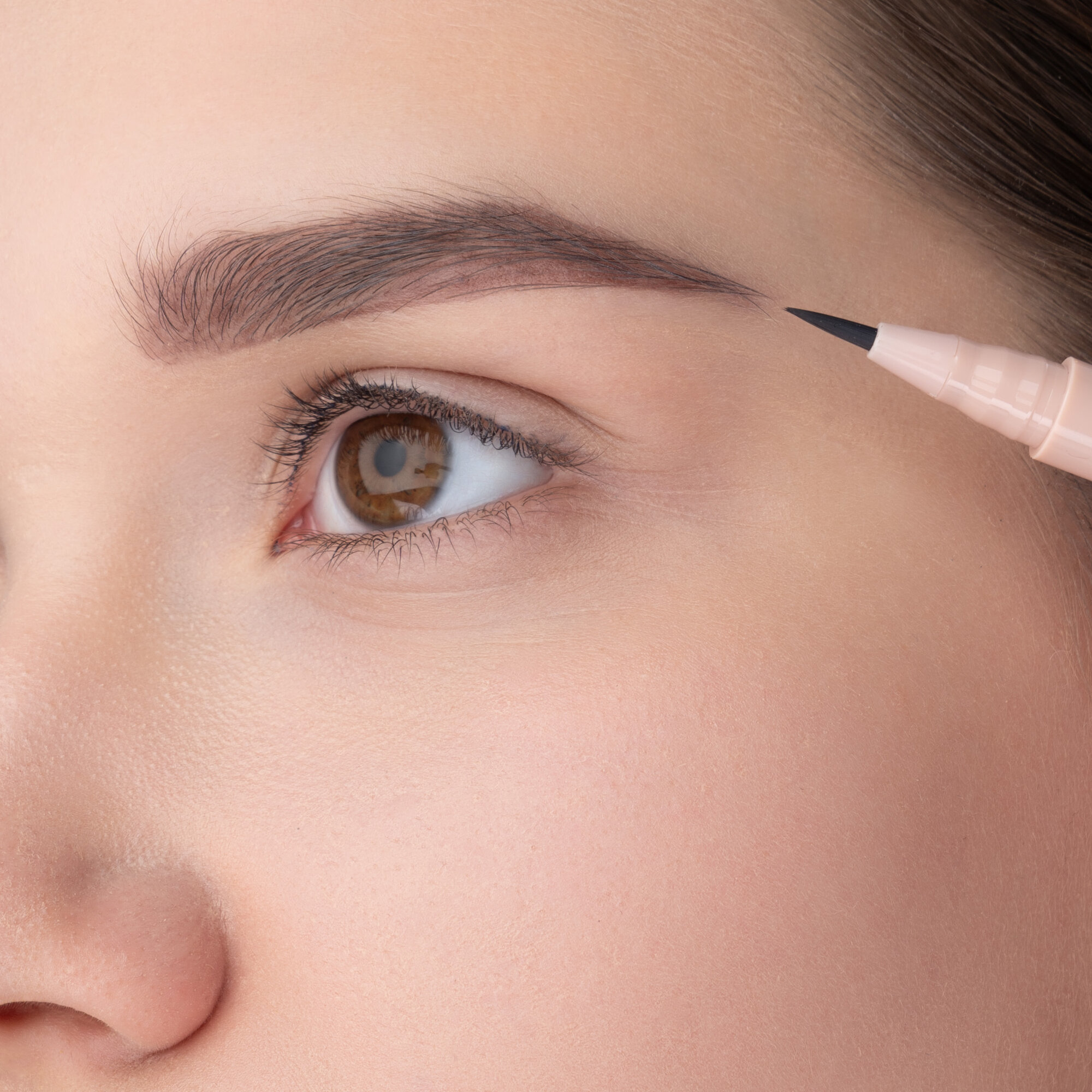 Маркер для бровей DIVAGE "Microblending effect", тон 02, 0,7 мл — фото 1