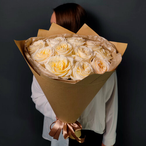 Изображение товара Моно-букет из пионовидных роз, 11 штук, белые, ароматные, в упаковке "крафт"