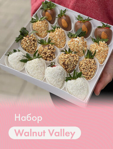 Изображение товара Набор из клубники в шоколаде "Walnut Valley" (16 шт.). Молочный и белый бельгийский шоколад (Callebaut)