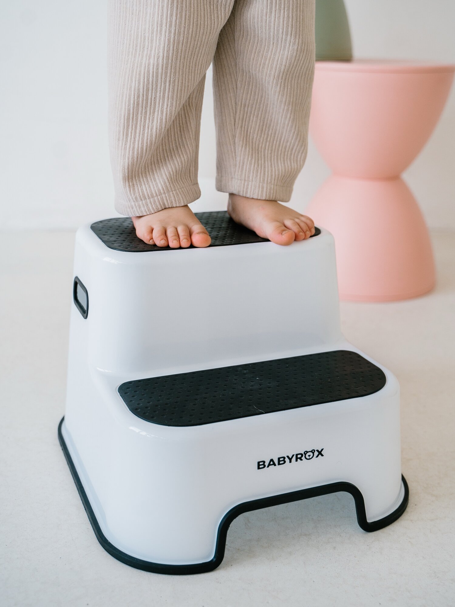 Стульчик-подставка для ванны BABYROX двухступенчатый для детей от 1 года пластик черный
