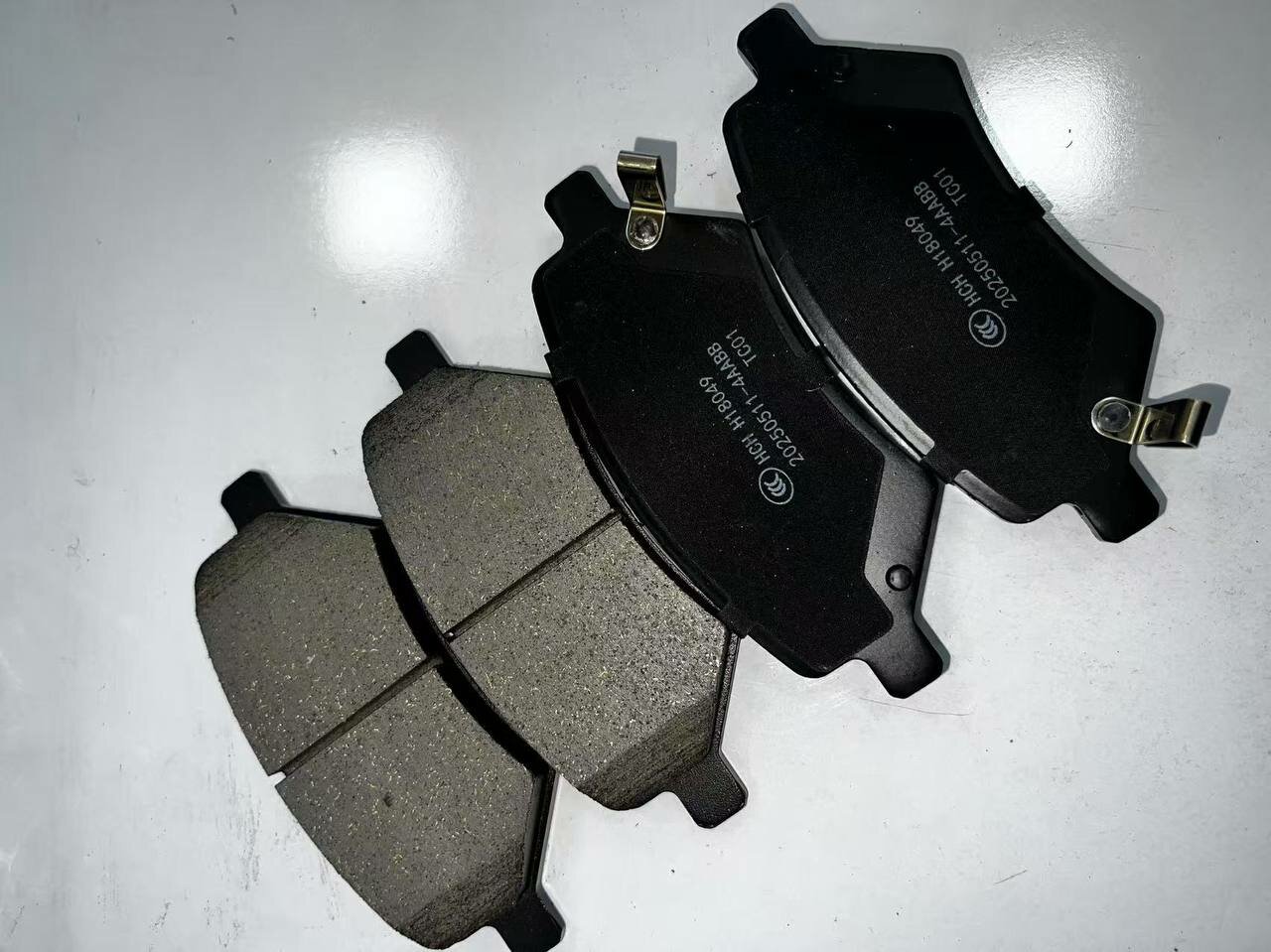 Тормозные колодки CHE MA CHI, передние, для Kaiyi X3 и Chery A3, 4 шт, чёрные — фото 1