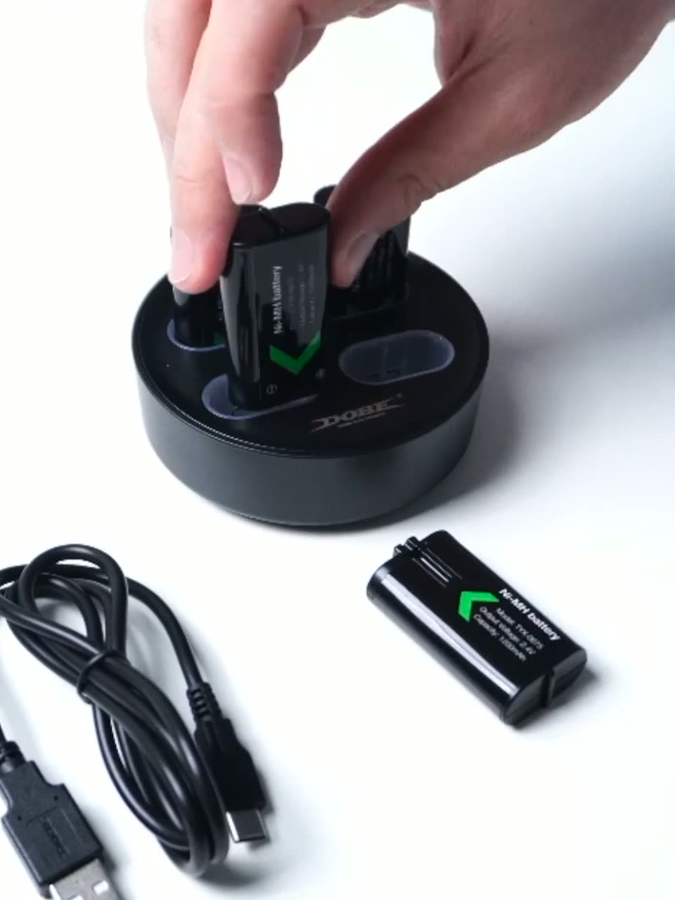 Док-станция для зарядки аккумуляторов 4 шт. 800 мАч, Xbox Series X/S — фото 1