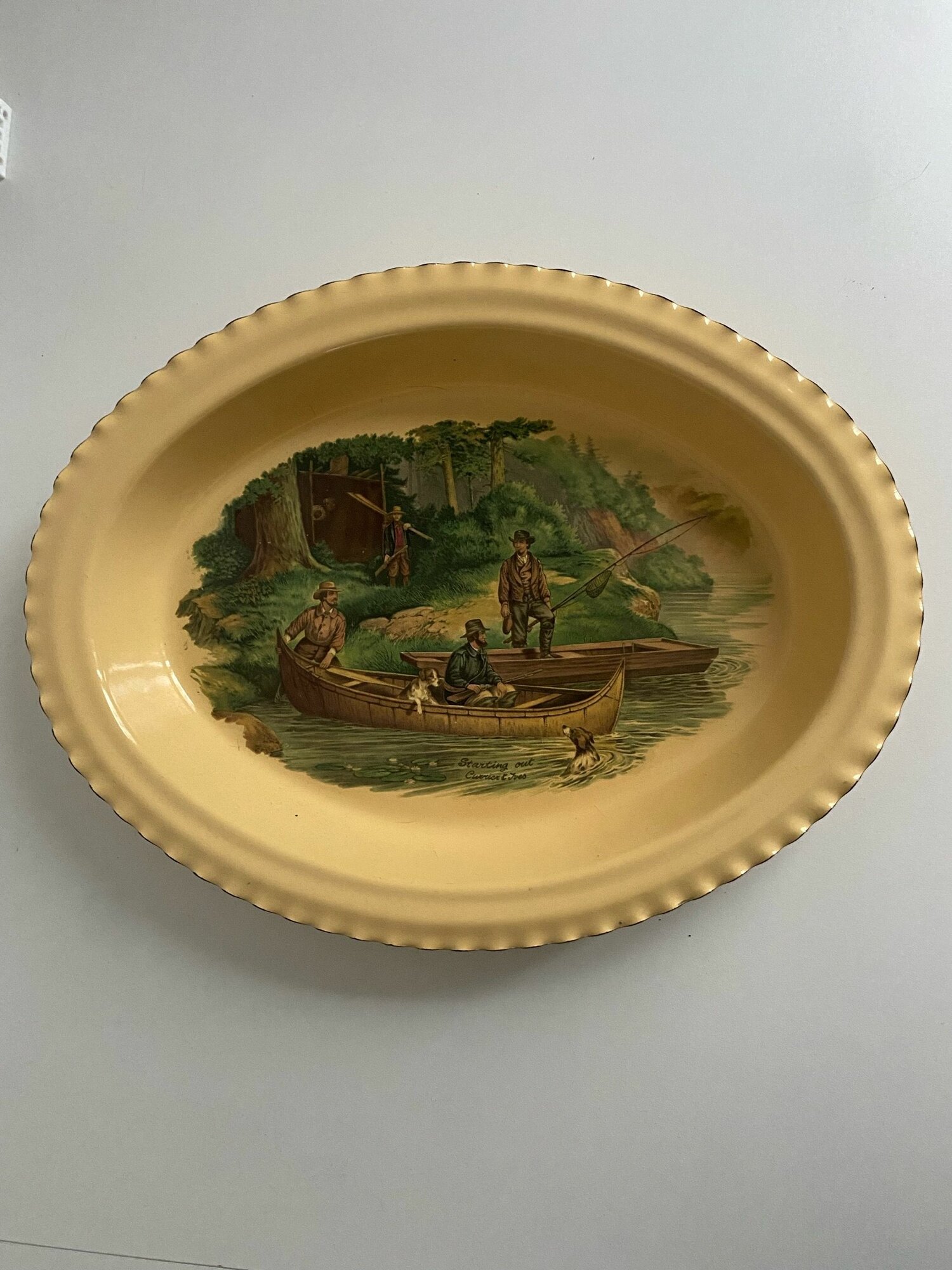 Блюдо эмалированное, настенное. Охота. СССР. Длина: 37.5 см. Ширина: 29 см.