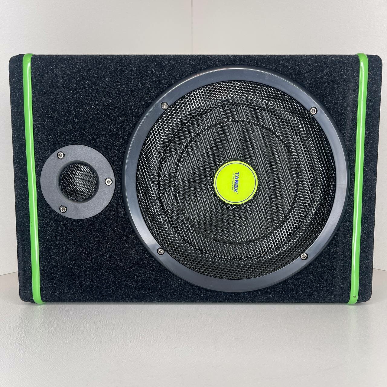 Активный сабвуфер для автомобиля TB-B88, 20 см (8дюйм). 400Вт