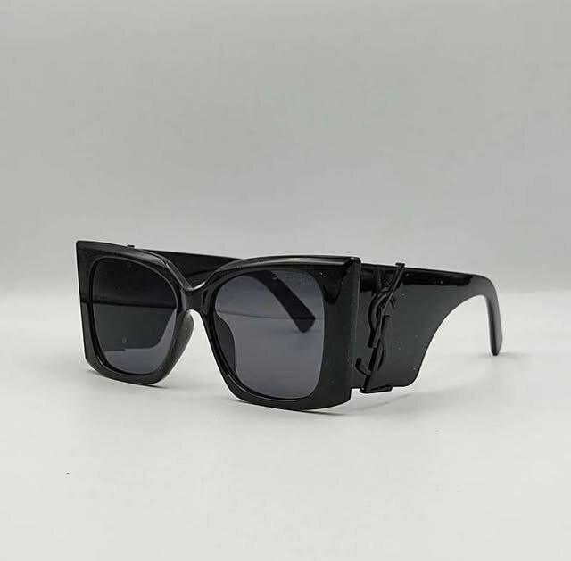 Солнцезащитные очки Saint Laurent, черный — фото 1