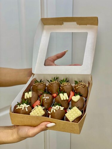 Изображение товара Клубника в шоколаде Подарочный набор на свадьбу годовщину 9-12 шт