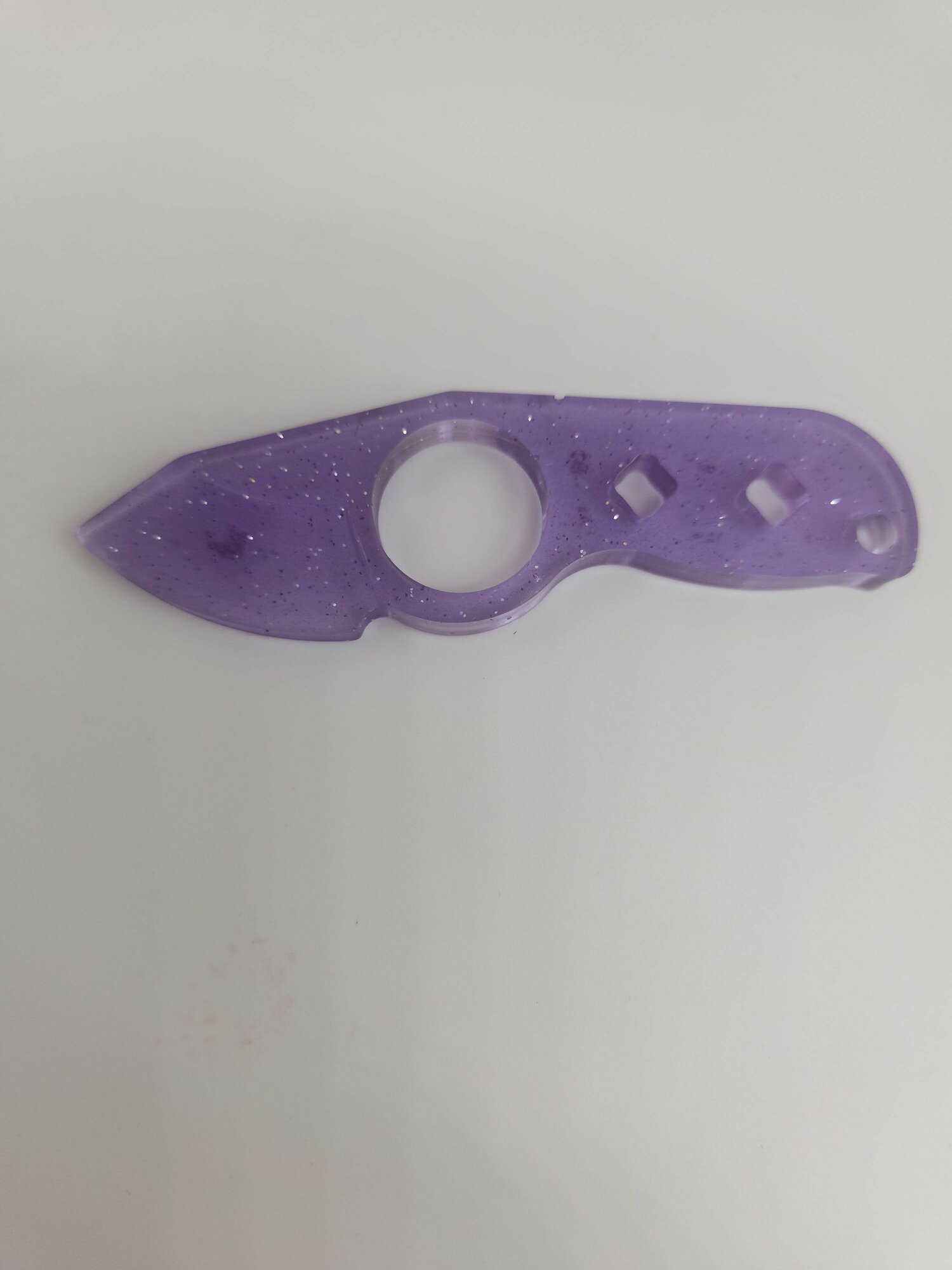 Сувенирный нож из эпоксидной смолы брелок