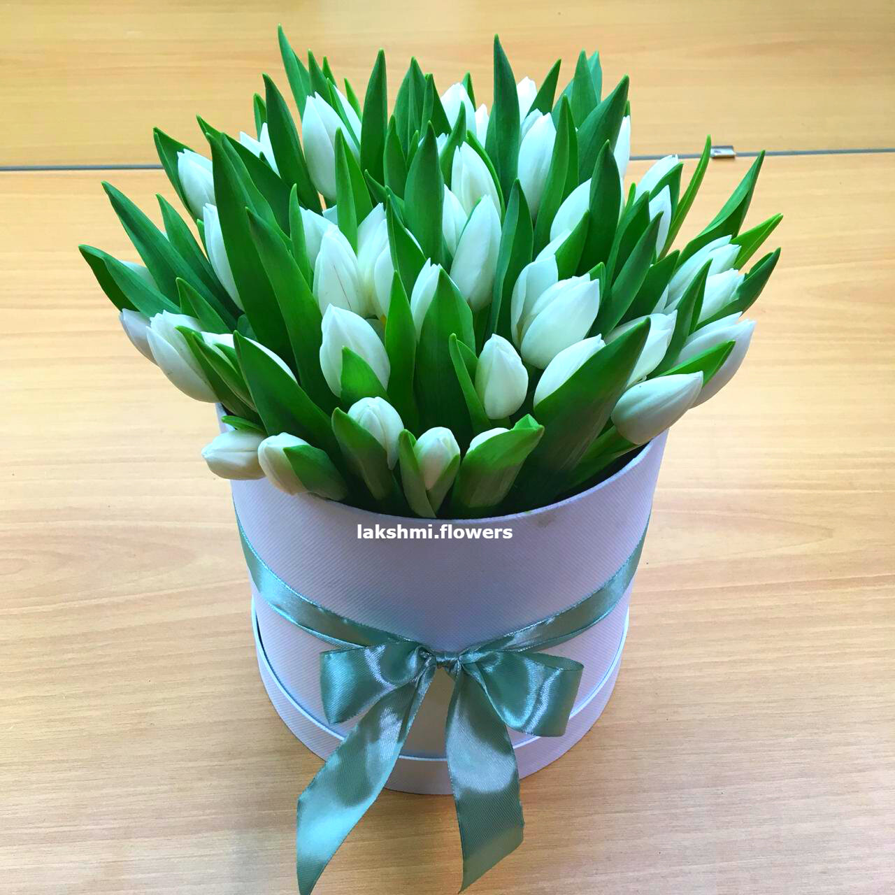 51 белый тюльпан / 51 белый тюльпан в шляпной коробке с бантом