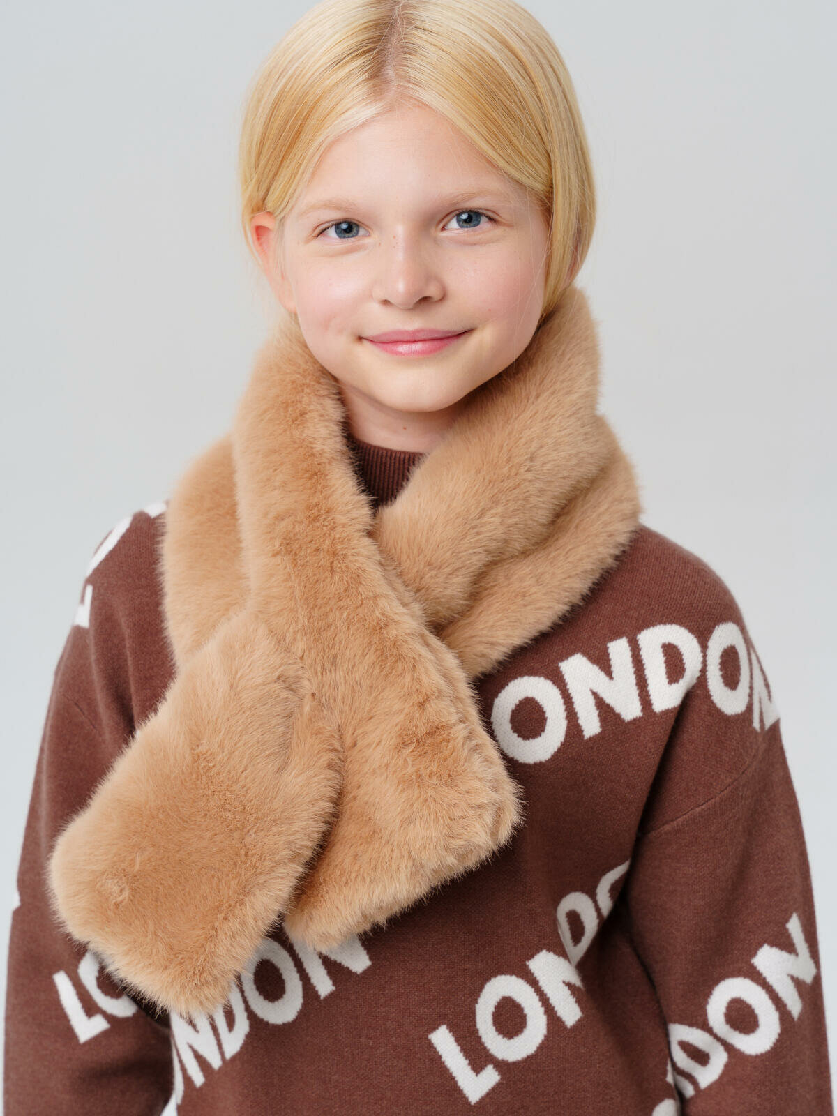 Шарф playToday для девочек97х13 см бежевый