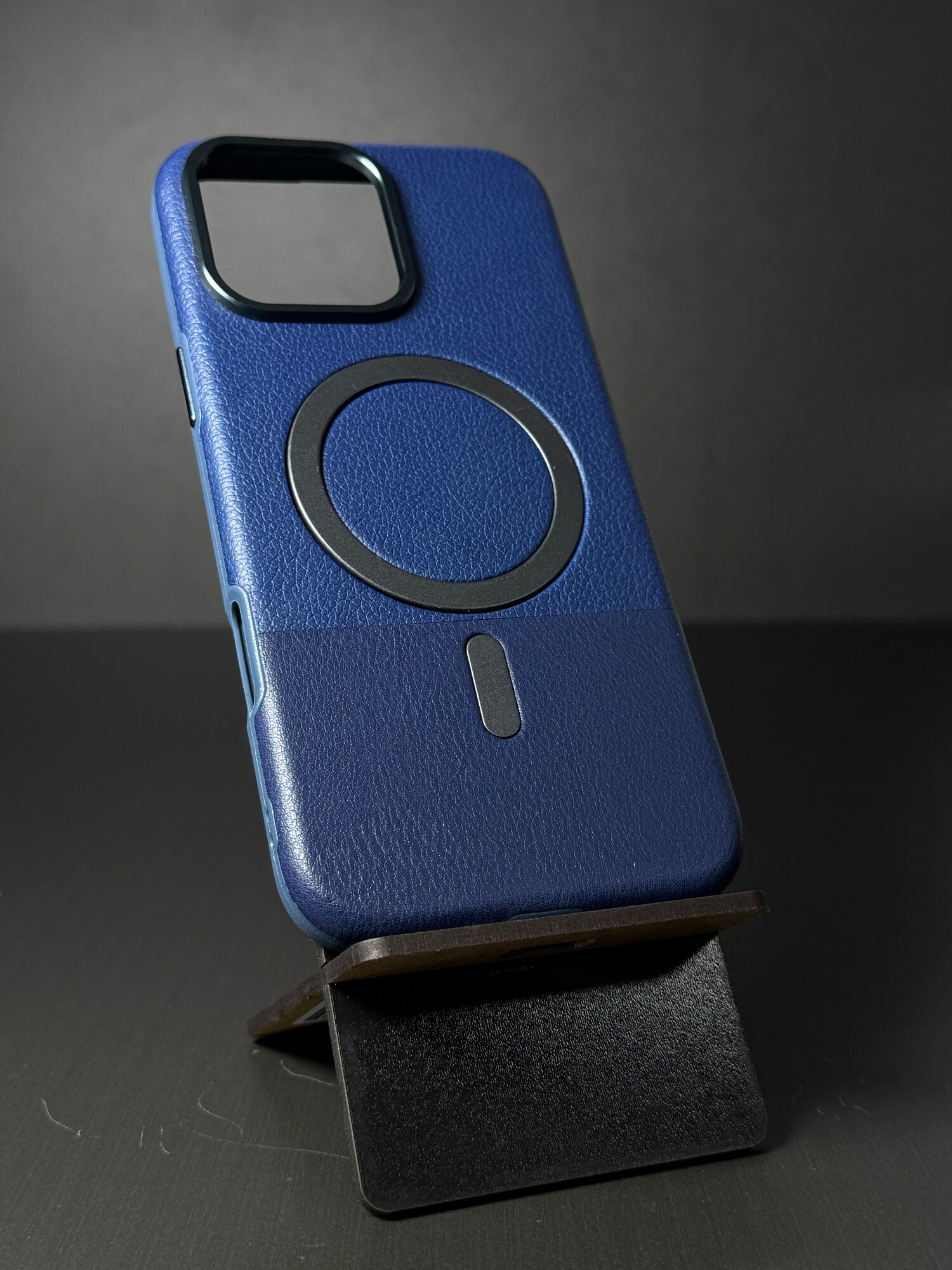 Чехол Protective case Айфон 16 Про Макс / чехол iPhone 16 Pro Max с MagSafe, синий, кожаный — фото 1