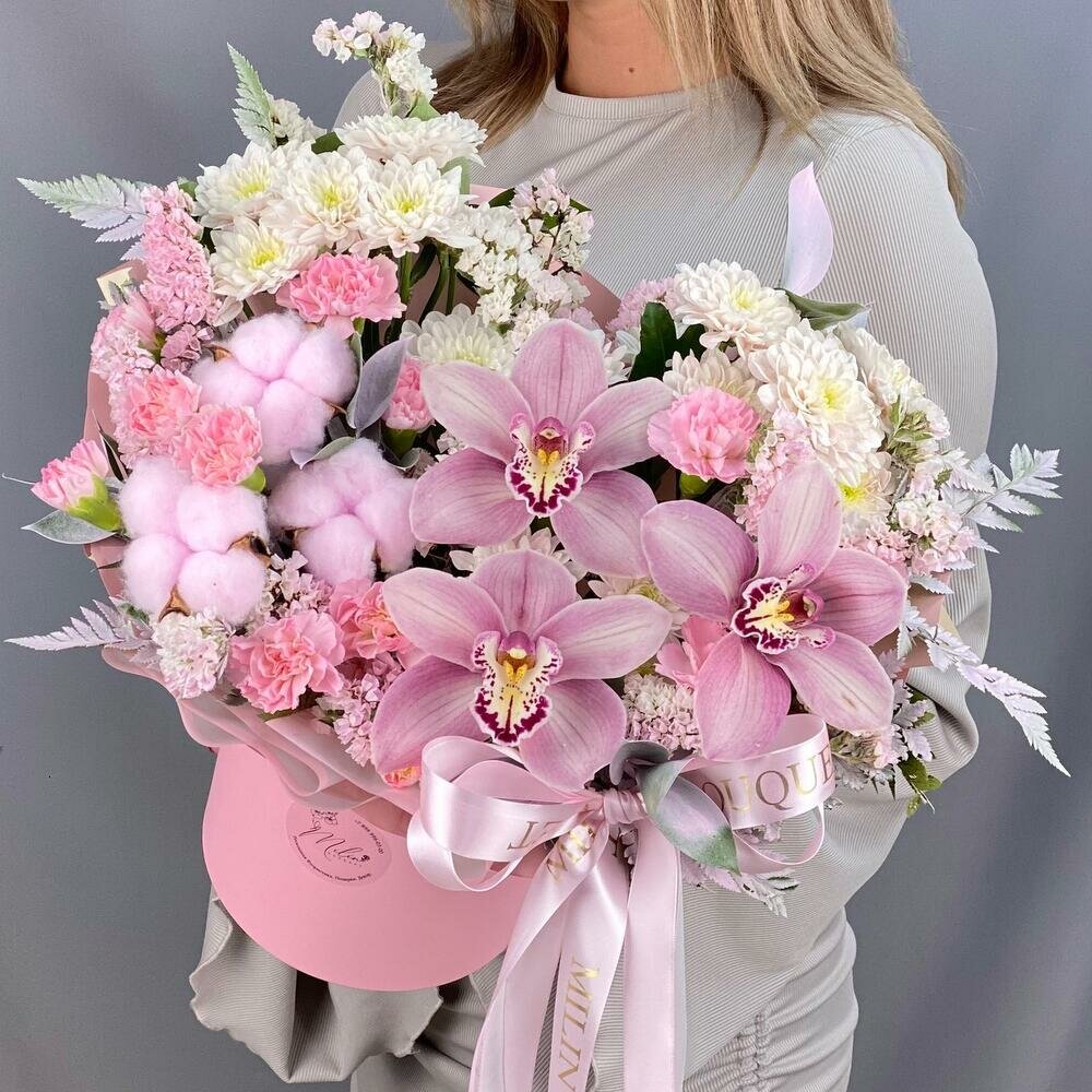 Цветы в коробке из орхидей хлопка хризантем микс диантусов сухоцветов и зелени. Композиция 801 Milin bouquet