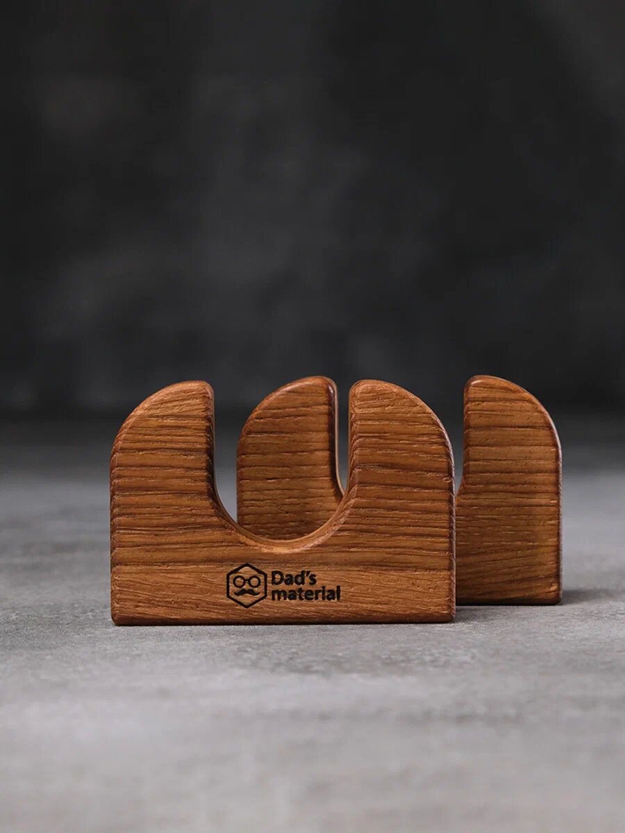 Деревянные подставки для досок Dad’s material, дуб, коричневые, двухсторонняя, 2 шт — фото 1