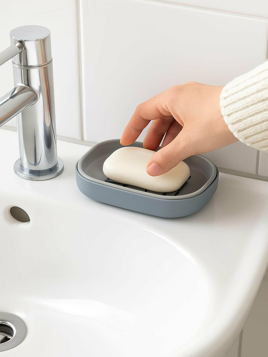 Мыльница-решётка, пластик, с крышкой, для дома и поездок, серого цвета