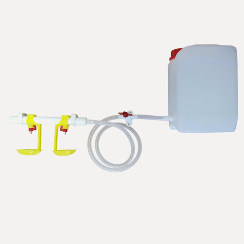 Изображение товара Ниппельная система поения готовая в сборе с канистрой 5 л. Поилка для кур, поилка в брудер