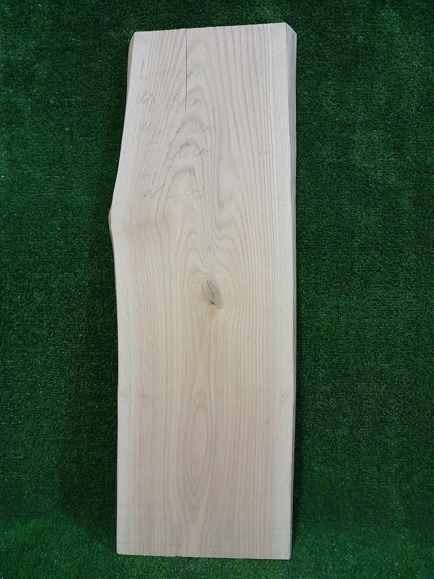 Слэб из красного дуба. 1 сорт. Размер: 70x23x2.6 см откалиброван и отстроган обзол очищен.