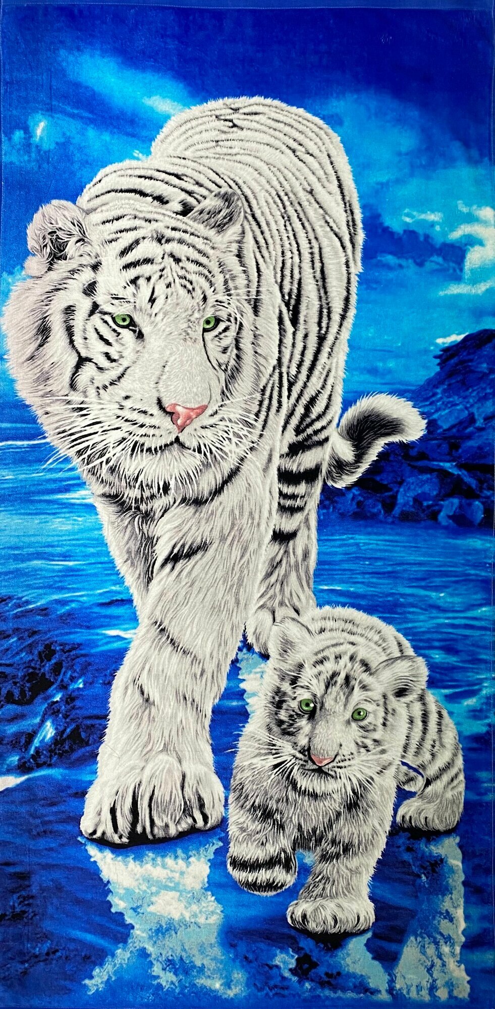 Полотенце большое пляжное, для бассейна, для ванны, для бани и сауны, для спорта, в подарок махрово-велюровое Белые Тигры 70х140 см