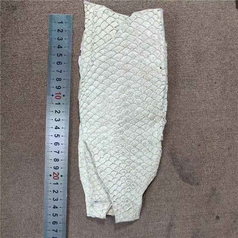 Натуральная кожаная деталь для рукоделия 25х10 см Белый