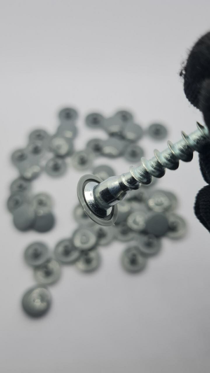 Заглушка мебельная к стяжке пластмассовая d.14мм серая №18 50 шт — фото 1