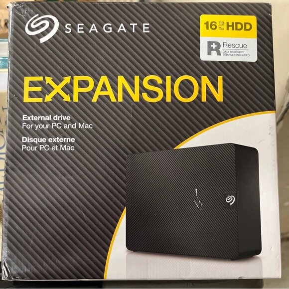 Внешний жесткий диск Seagate Expansion Desktop емкостью 16 ТБ — фото 1