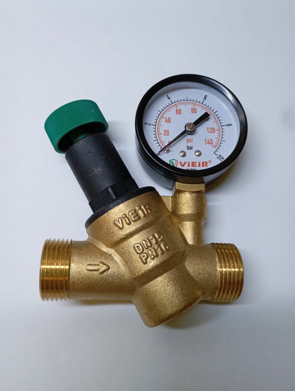 Редуктор давления VIEIR 1/2BP х 3/4HP мембранный с манометром