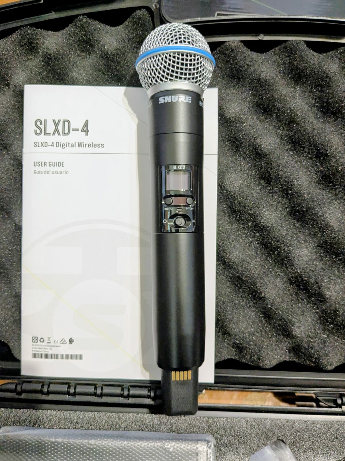Беспроводные динамические микрофоны SHURE SLXD 4 Beta 58 A в кейсе — фото 1