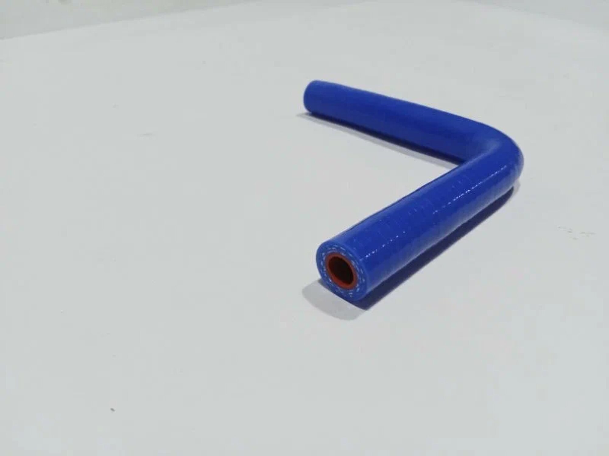 Патрубок силиконовый усиленный угловой 90 градусов D8 MM