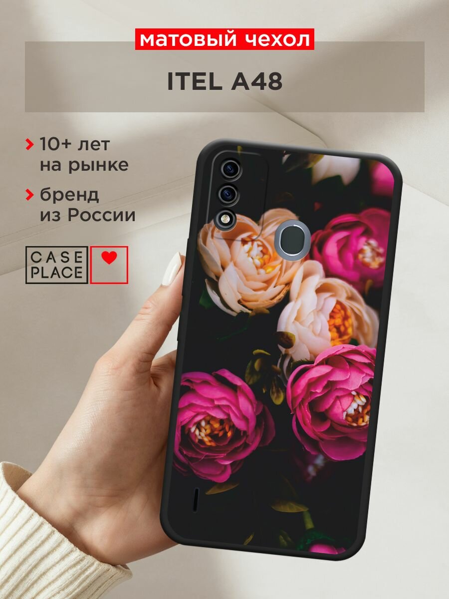 Черный матовый чехол на Itel A48 / Ител А48 с принтом "Розовые пионы на черном"