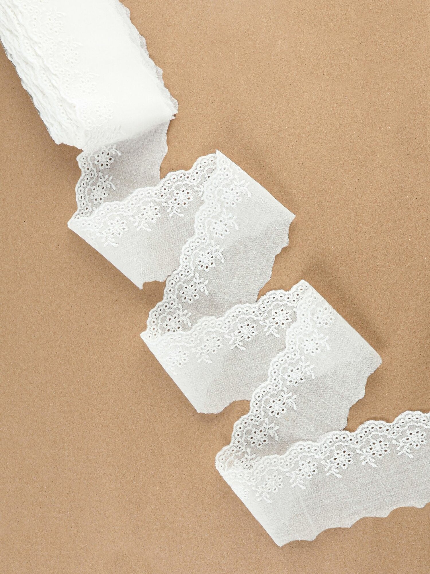 Кружево шитьё 65 мм х 13 м цвет белый