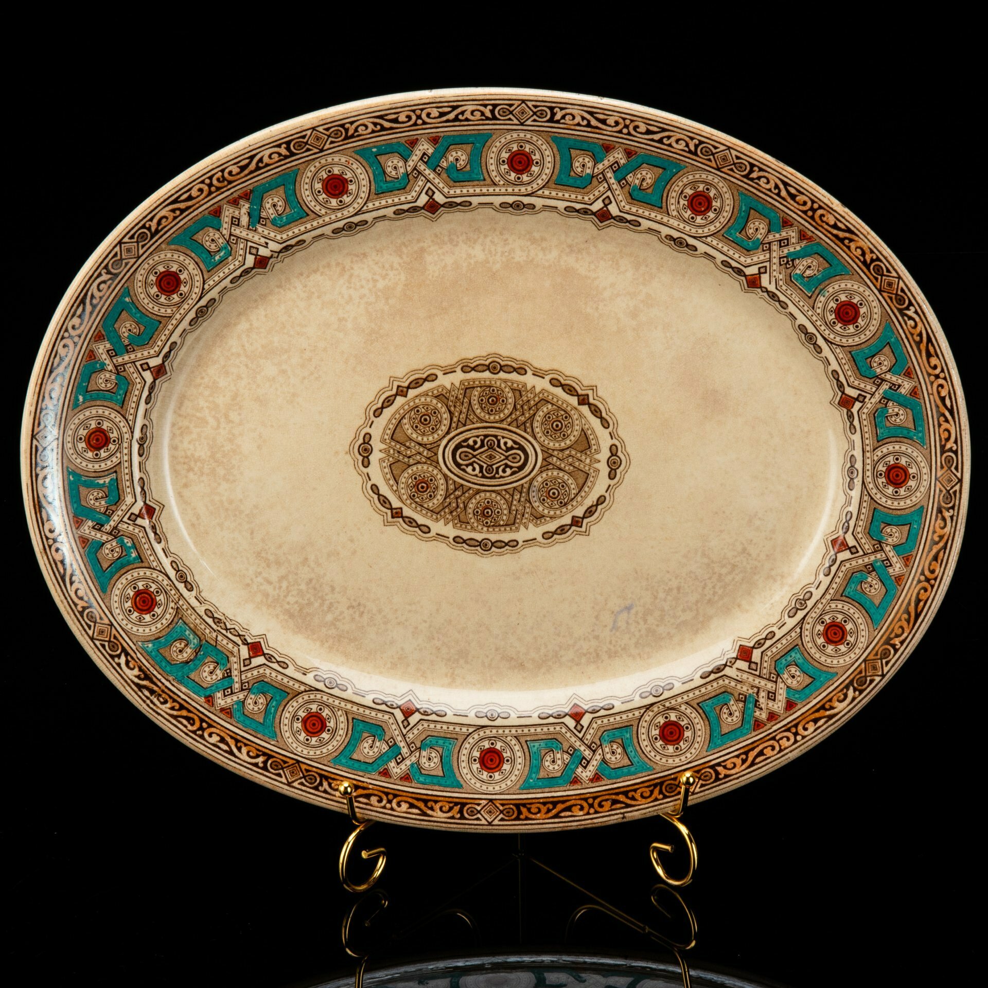 Блюдо овальной формы с орнаментом в ренессансном стиле фаянс деколь