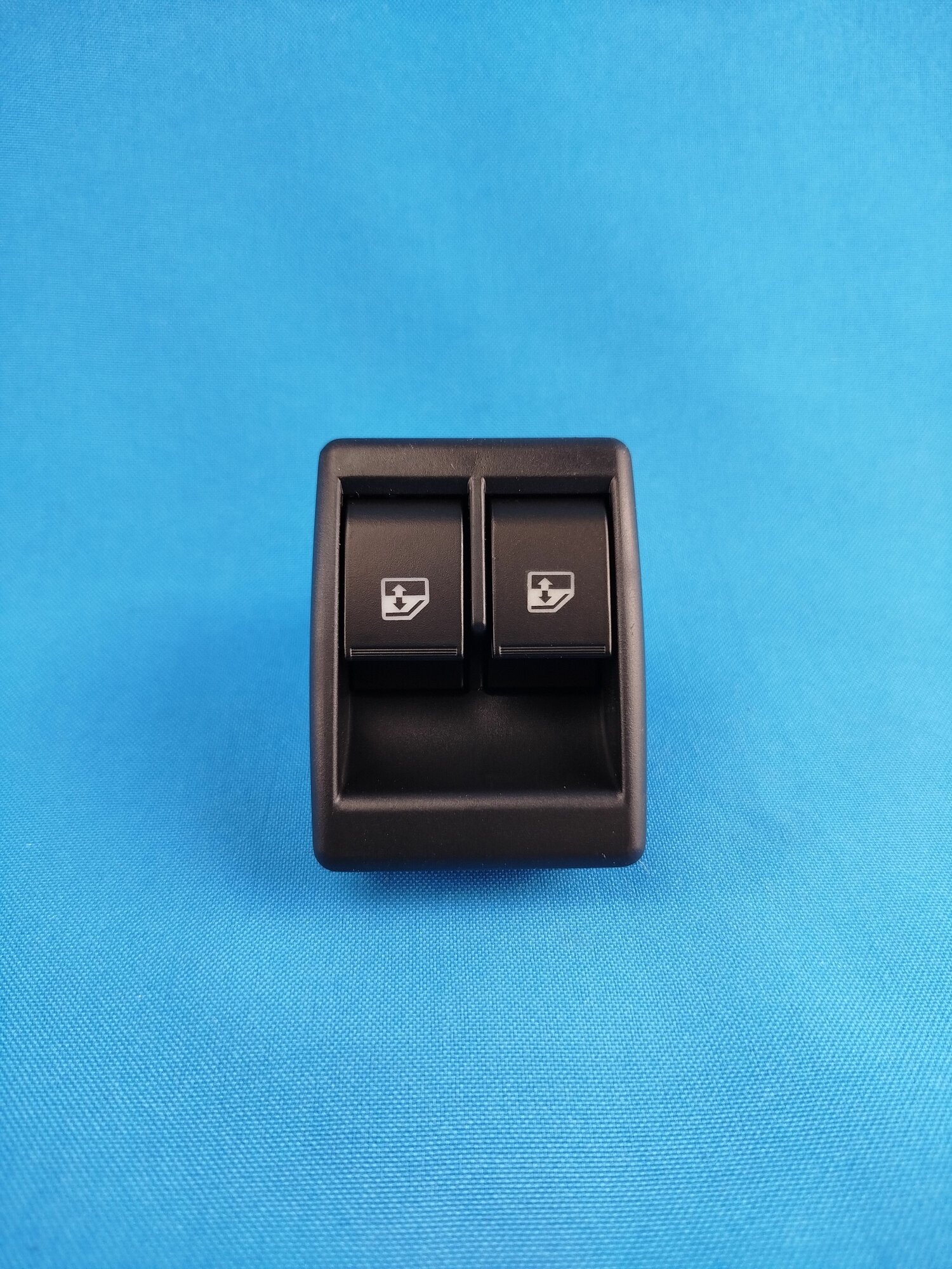 Блок кнопок стеклоподъемников "Cartronic" для а/м Гранта (2 кнопки) (Ref.357.3769/12B357.3769)