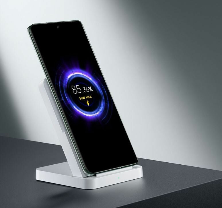 Одновременная зарядка смартфона и часов на станции Xiaomi 50W Pro