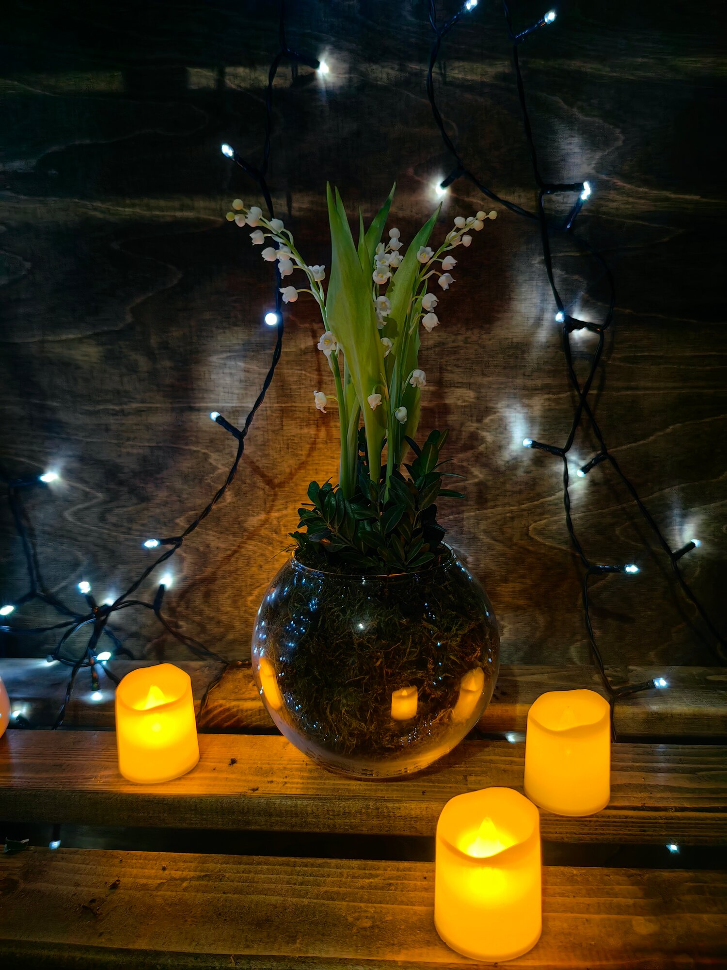 Монобукет "Три ландыша" в вазе живой мох флористическая губка ароматные