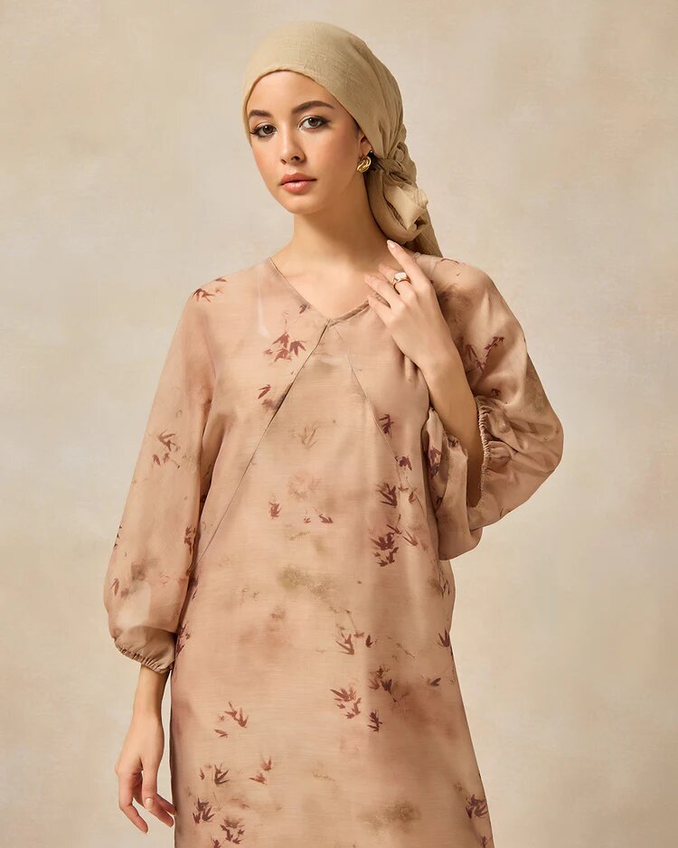 Платье REDTAG, размер 18, бежевый — фото 1