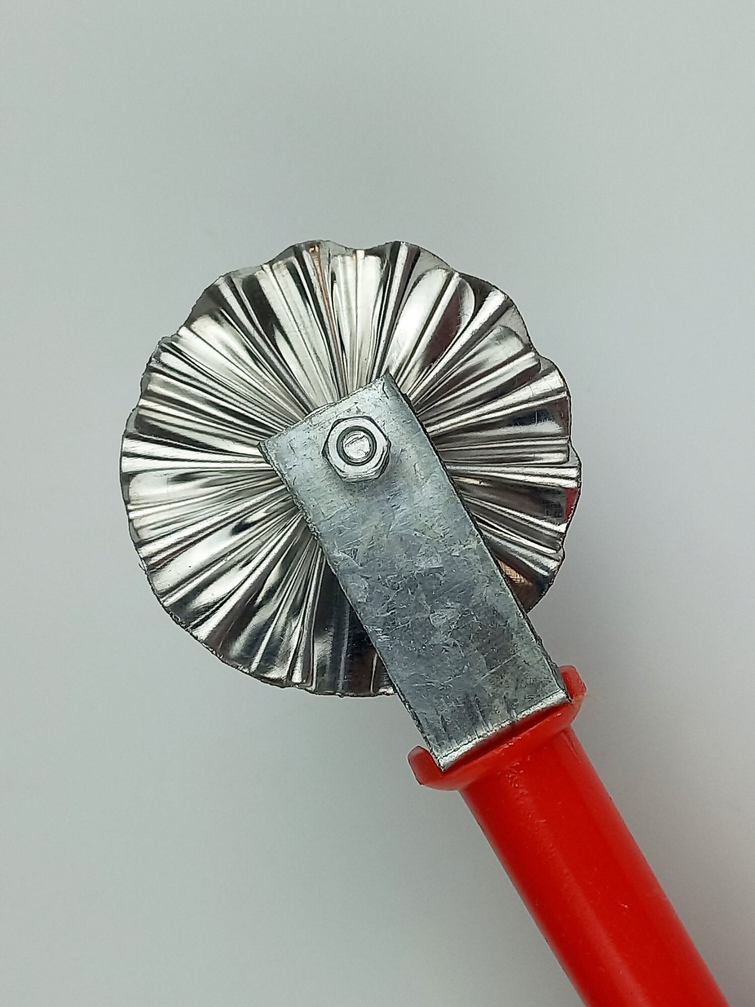 Нож для пиццы и теста (красный) — фото 1