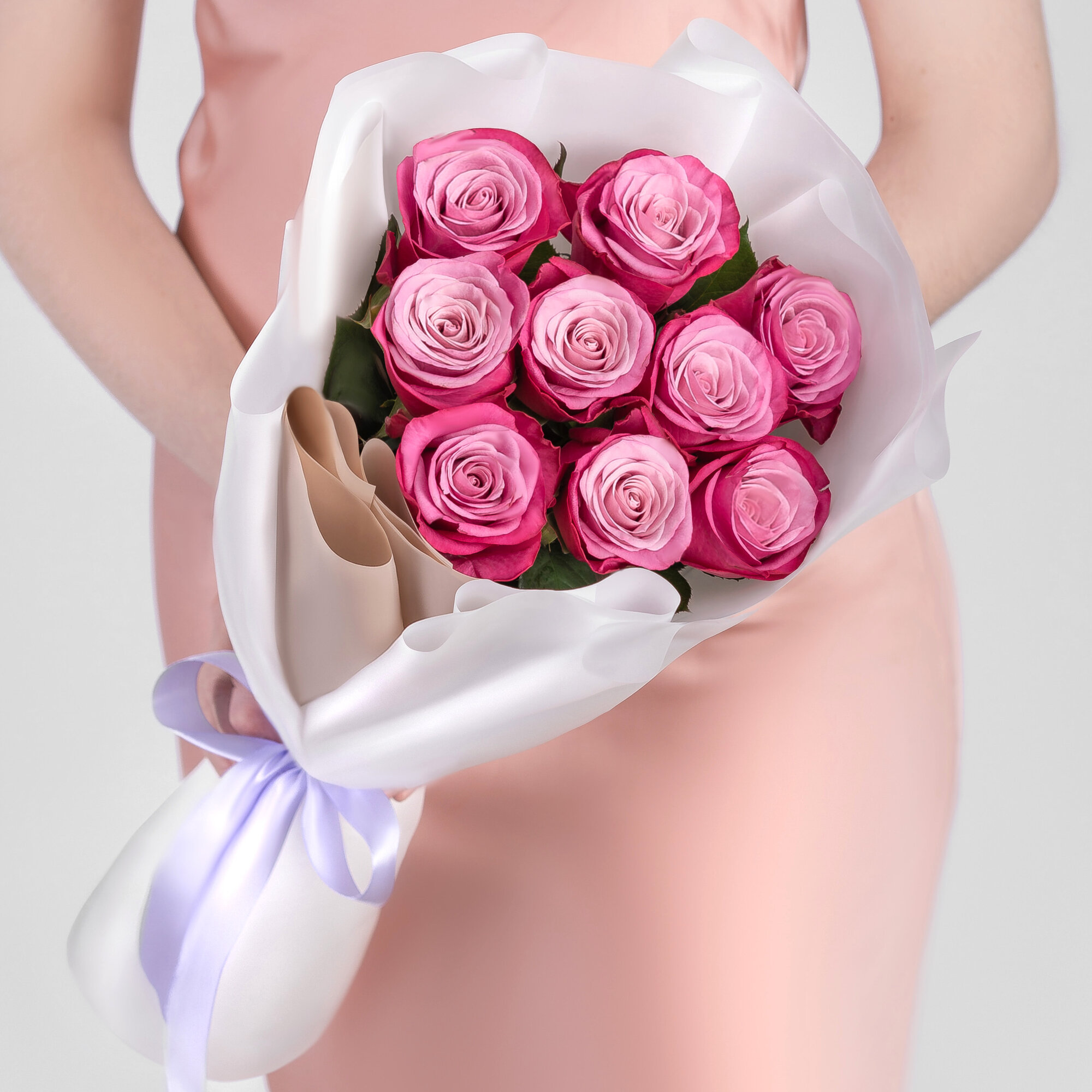 Букет Мегацвет24 "Сиреневые розы" дизайнерская упаковка 9 штук высота 60 см