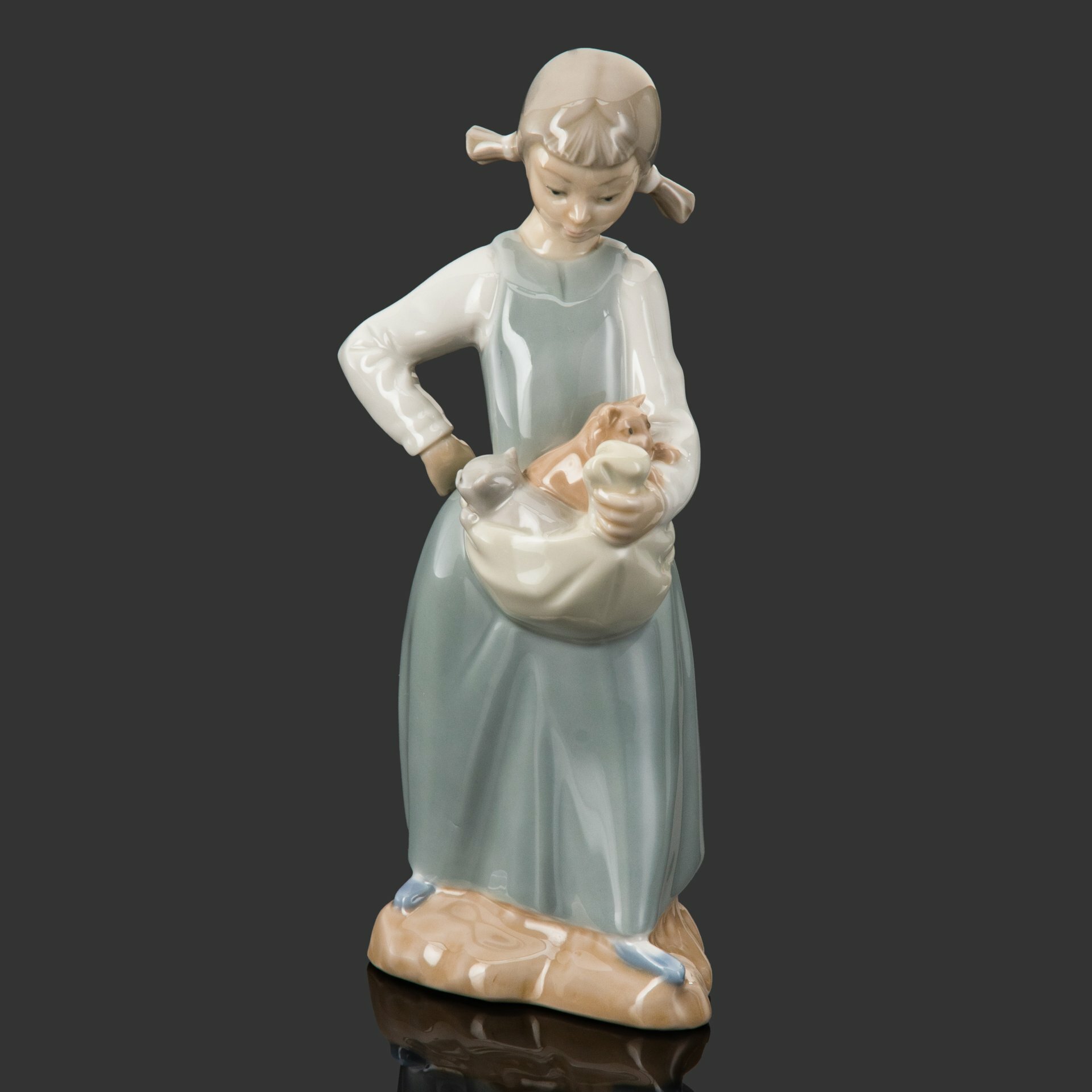 Статуэтка "Девочка с котятами", скульптор José Roig, фарфор, роспись, NAO Porcelain