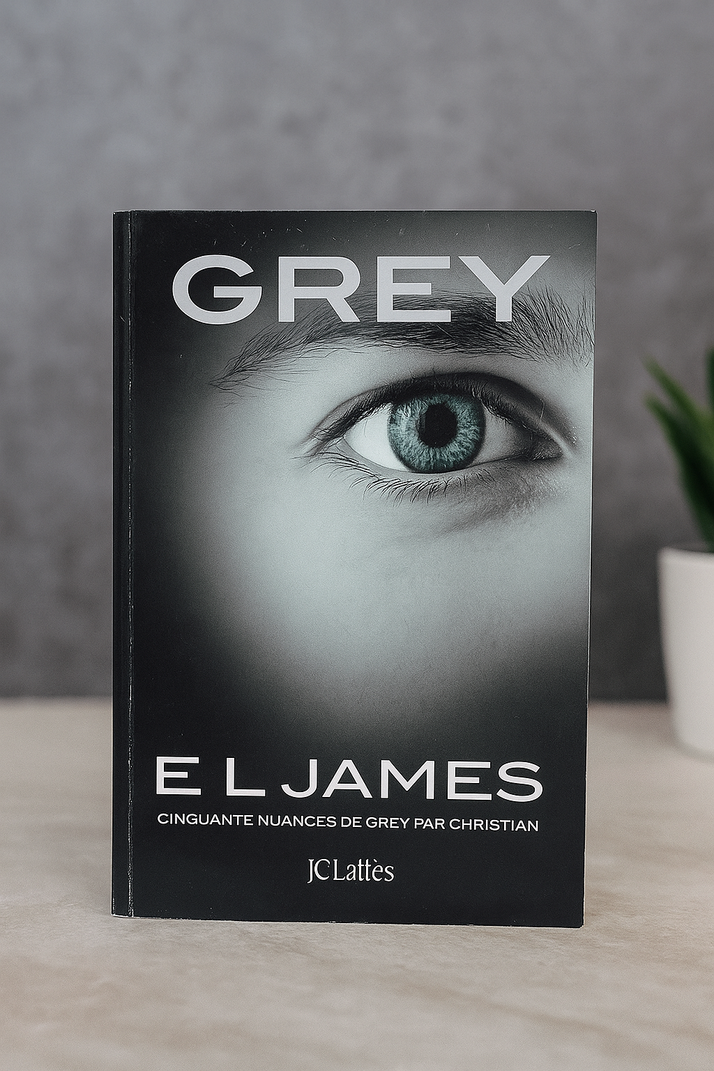 Книга "Grey", El James, мягкий переплет, 556 страниц, на английском языке, оригинал
