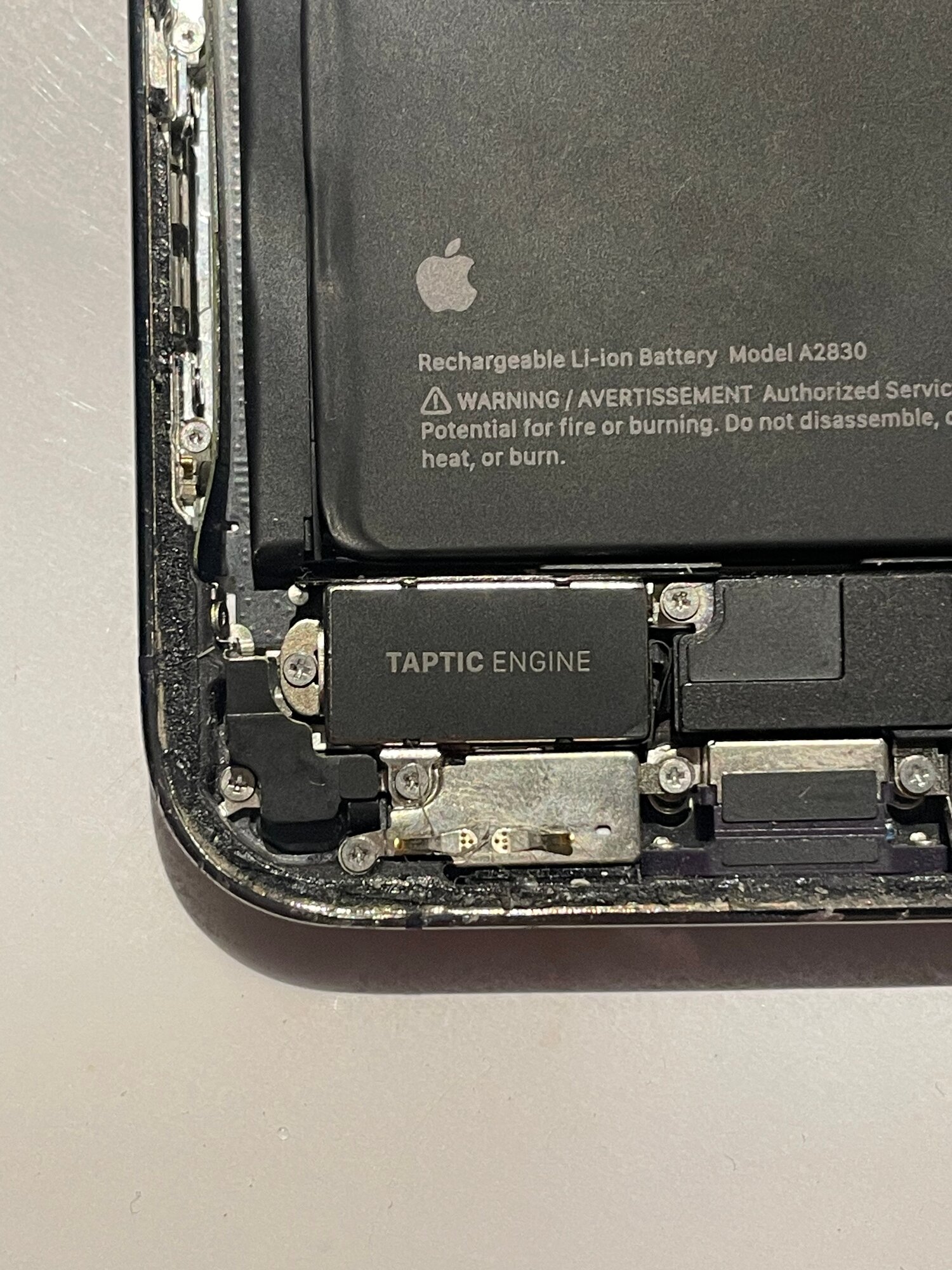 Оригинальный Taptic Engine (вибромотор) для iphone 14 pro max с разбора