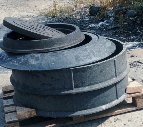 Изображение товара Комплект колодца полимер-песчаного: 1 0 колец, конус -переходник, люк. Цвет черный, d 1000 мм, высота 2,1 метра.