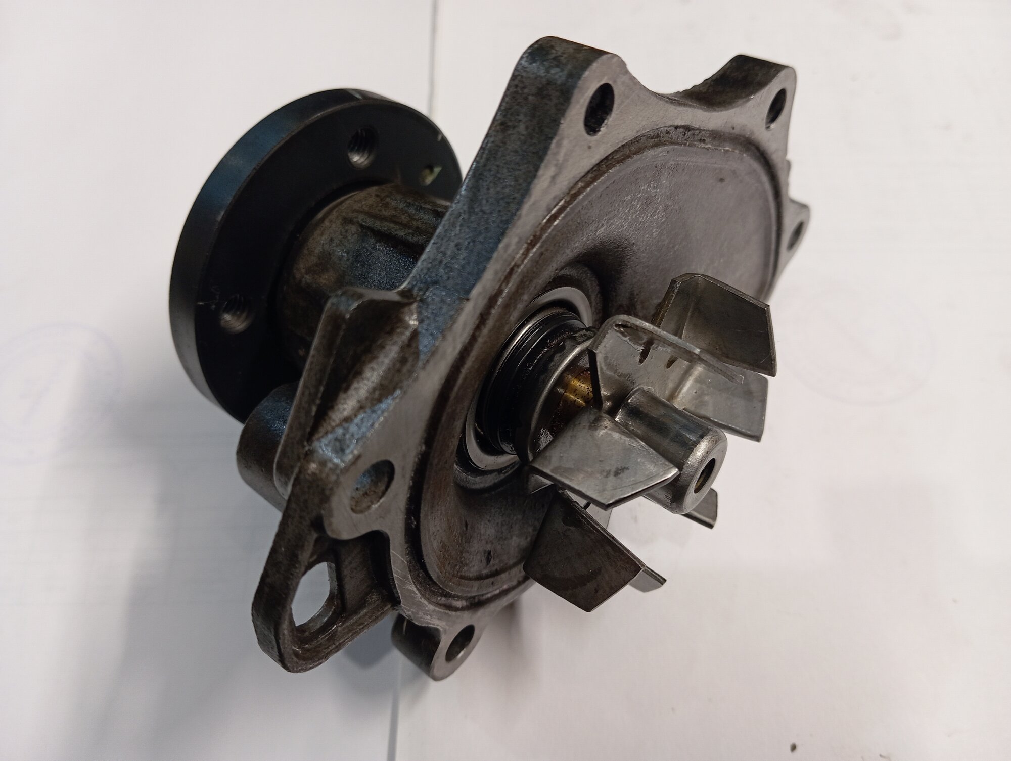 Помпа бу. AISIN 6B . оригинал. Тойота альфард. Камри. 2.4 ) двигатель2АZ-FE.